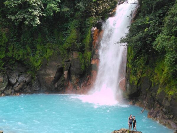 rio-celeste-waterfall-tour-sloths-sighting